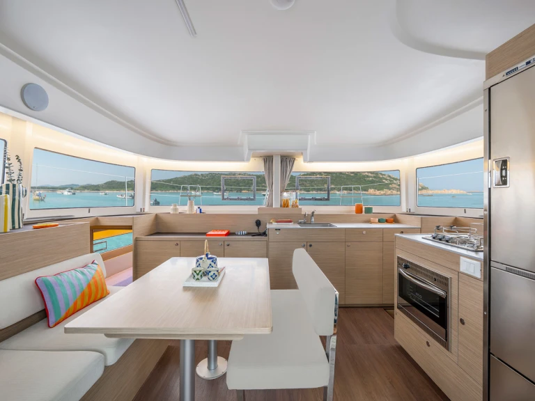 Huur een Lagoon Lagoon 38 (6 cab.) in Lefkáda