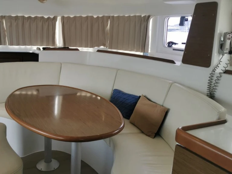 Verhuur Catamaran Lagoon met vaarbewijs