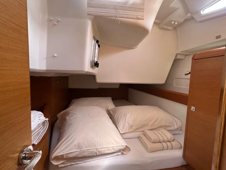 Huur een Jeanneau Sun Odyssey 519 in Seget Donji