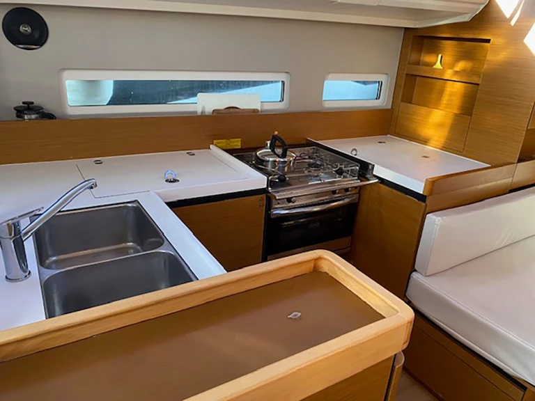 Jeanneau Sun Odyssey 410 te huur van particulier of professional in Bormes-les-Mimosas