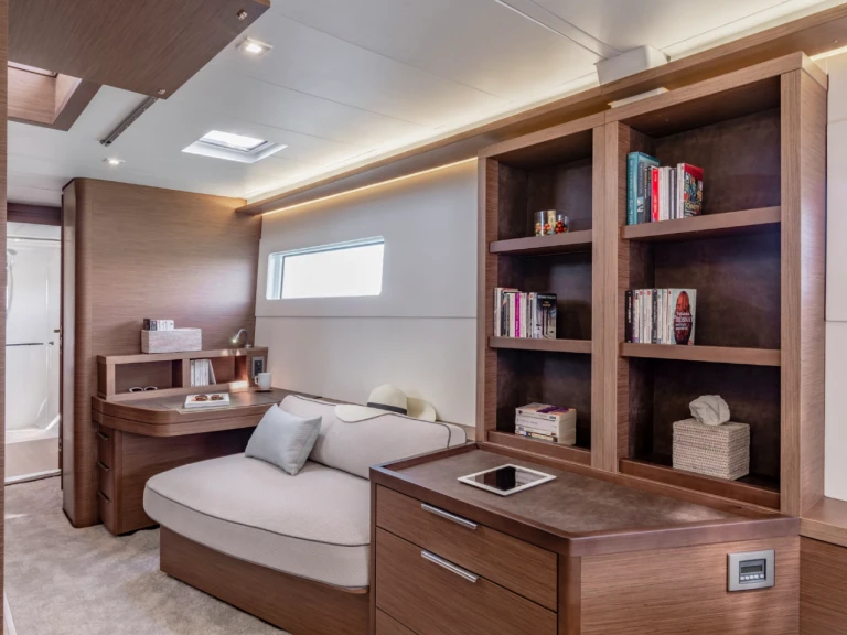 Catamaran te huur in Néa Péramos voor de beste prijs