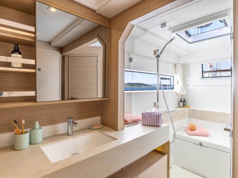 Verhuur Catamaran Lagoon met vaarbewijs