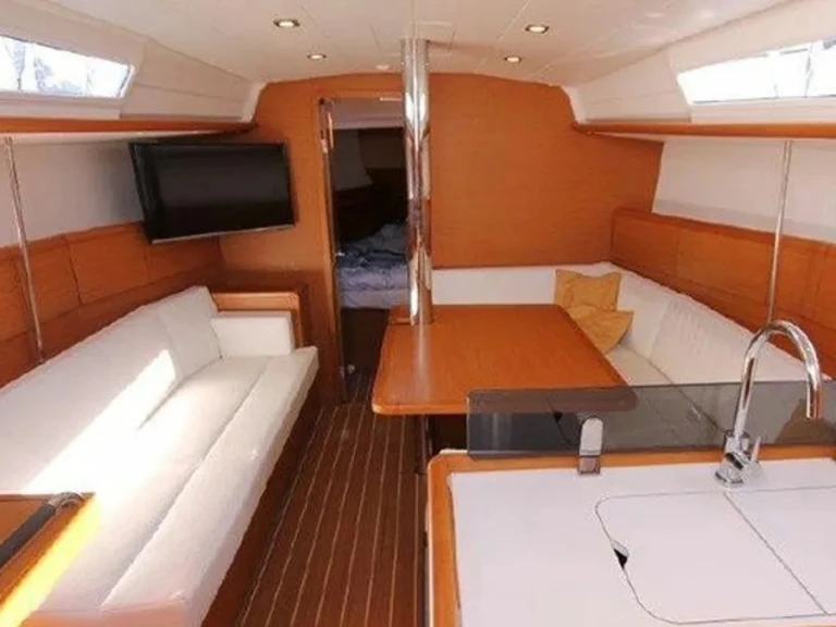 Jeanneau Sun Odyssey 379 (3 cab.) te huur van particulier of professional in Álimos