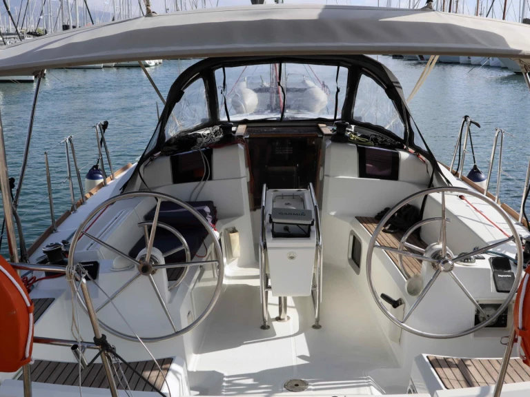 Huur een Jeanneau Sun Odyssey 379 (3 cab.) in Álimos