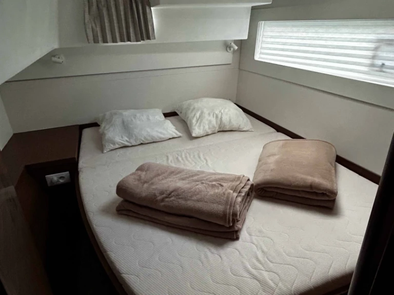 Bootverhuur Lagoon Lagoon 40 in Gouviá via SamBoat