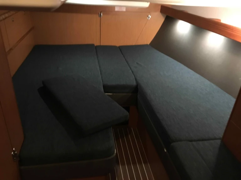 Jachthuur in Álimos - Bavaria Bavaria Cruiser 56 (6 cab.) via SamBoat