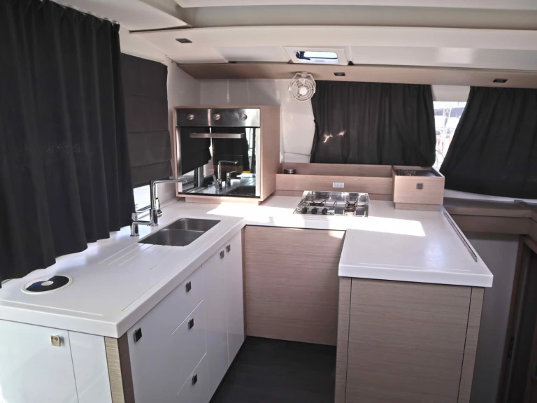 Verhuur Catamaran in Néa Péramos - Fountaine Pajot Astréa 42 Maestro (5 cab.)