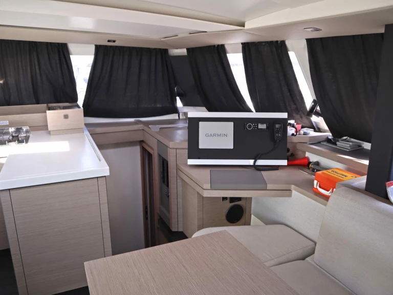 Jachthuur in Néa Péramos - Fountaine Pajot Astréa 42 Maestro (5 cab.) via SamBoat
