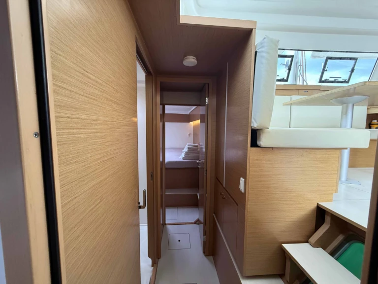 Verhuur Catamaran in Gouviá - Excess Excess 11 (6 cab.)