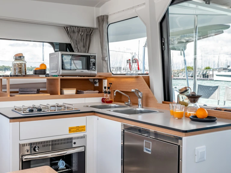 Verhuur Catamaran Excess met vaarbewijs