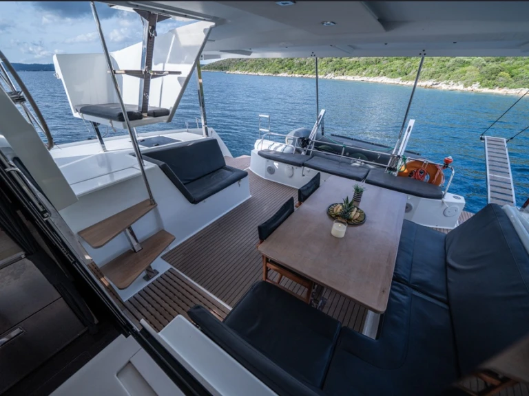 Verhuur Catamaran Fountaine Pajot met vaarbewijs
