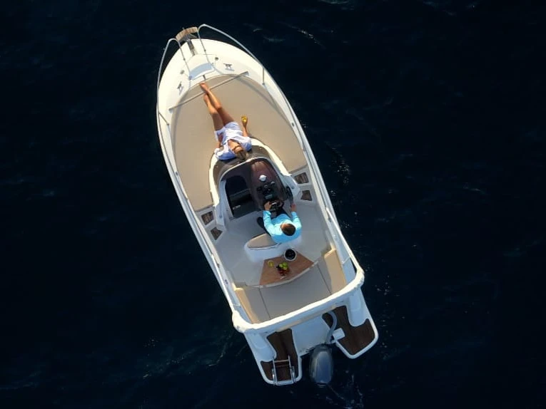 Verhuur Motorboot in Porto di Salerno - Romar Bermuda 690
