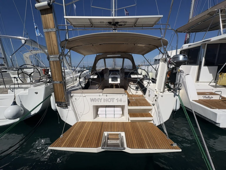 Bootverhuur Lefkáda goedkoop Dufour 390