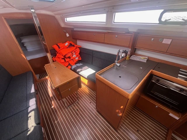 Huur een Bavaria Cruiser 33 in Sukošan