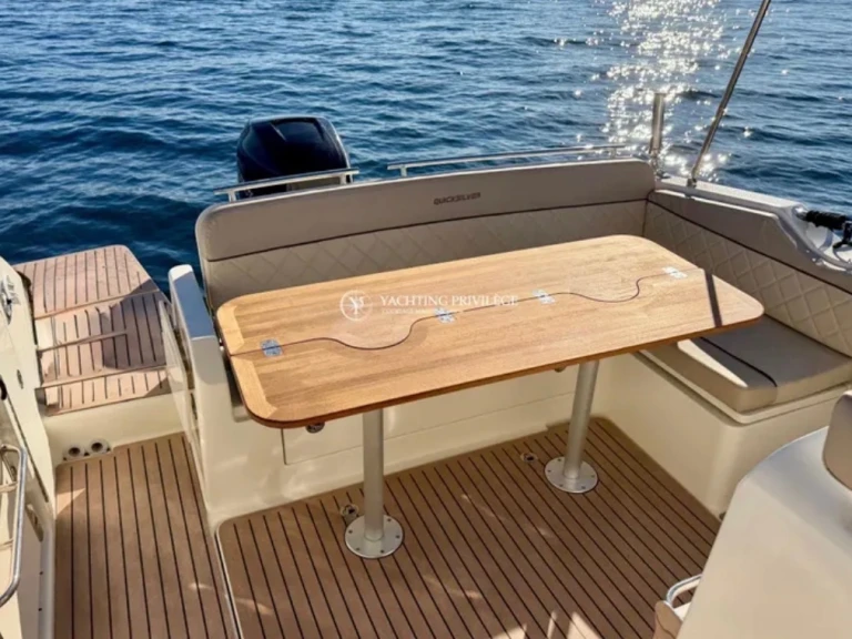 Huur een Quicksilver Activ 875 Sundeck in Marseille