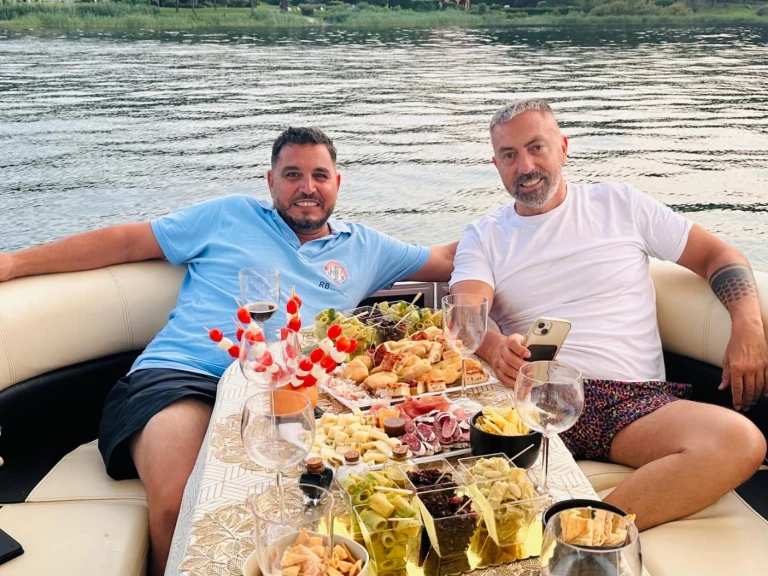 Verhuur Motorboot Pontoon met vaarbewijs