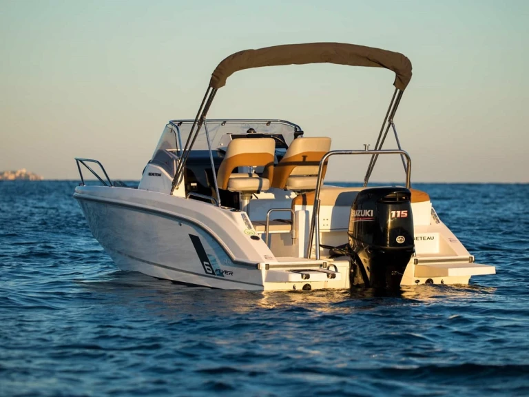 Huur Motorboot met of zonder schipper Bénéteau in Port Olímpic of Barcelona