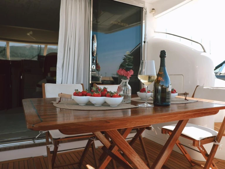 Bootverhuur Princess Princess 50 Fly in Tivat via SamBoat
