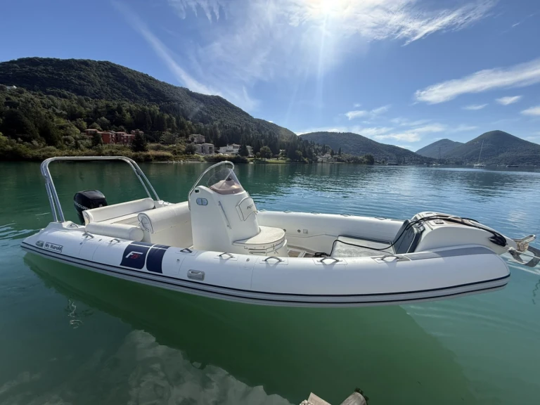 Huur een Bwa  Flyer in Anávyssos