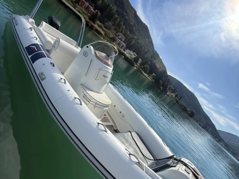 Bootverhuur Bwa  Flyer in Anávyssos via SamBoat