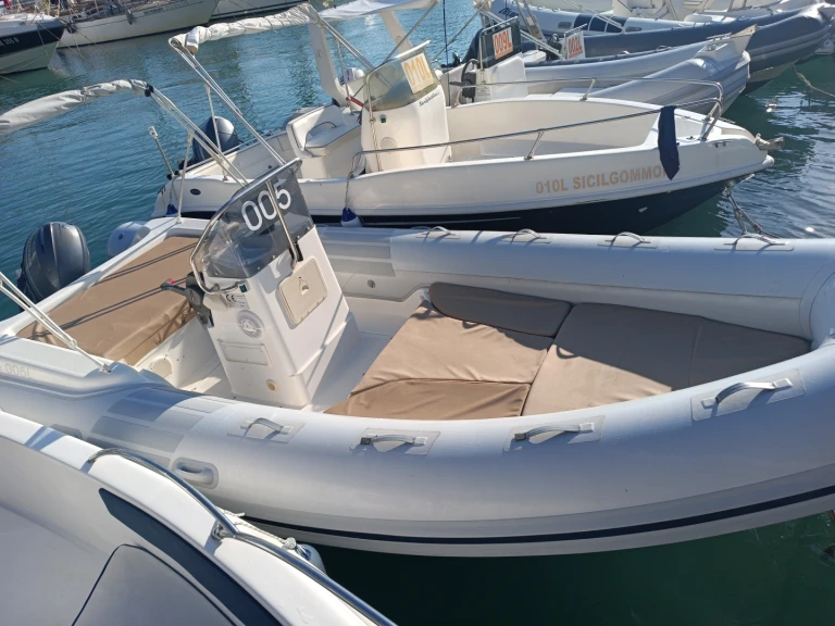 Huur een Nautica Led Nautica Led 590 in Castellammare del Golfo