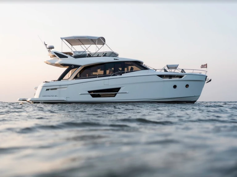 Bootverhuur Greenline Greenline 45 Fly in Saint-Raphaël via SamBoat