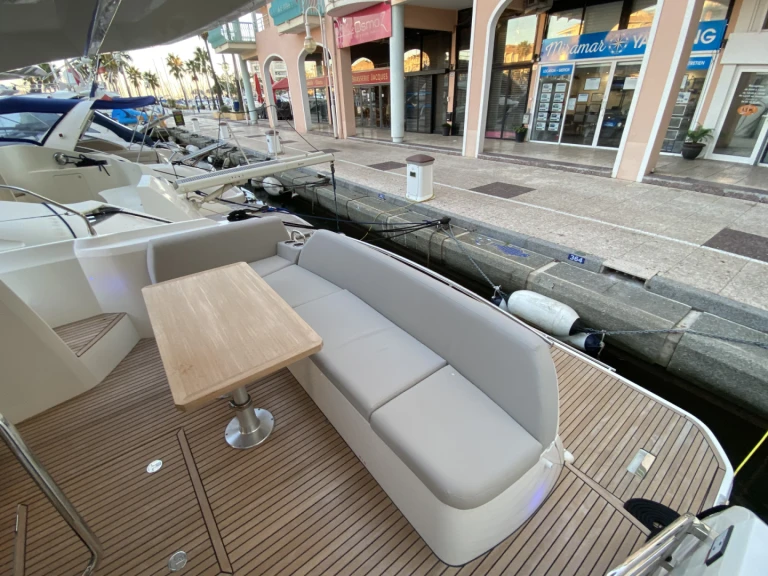 Verhuur Jacht Prestige Yachts met vaarbewijs