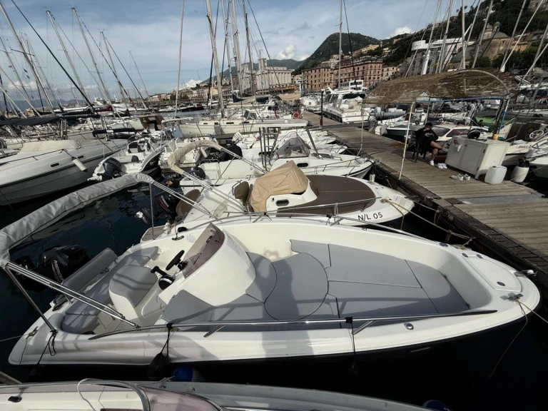 Clear Marine Aries Open te huur van particulier of professional in Sorrento