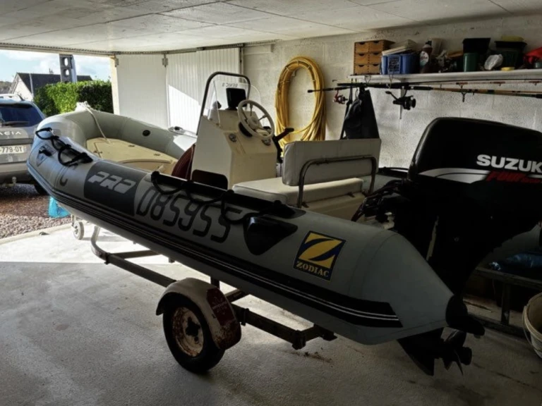 Bootverhuur Zodiac Pro 7 Man in Cherbourg-en-Cotentin via SamBoat