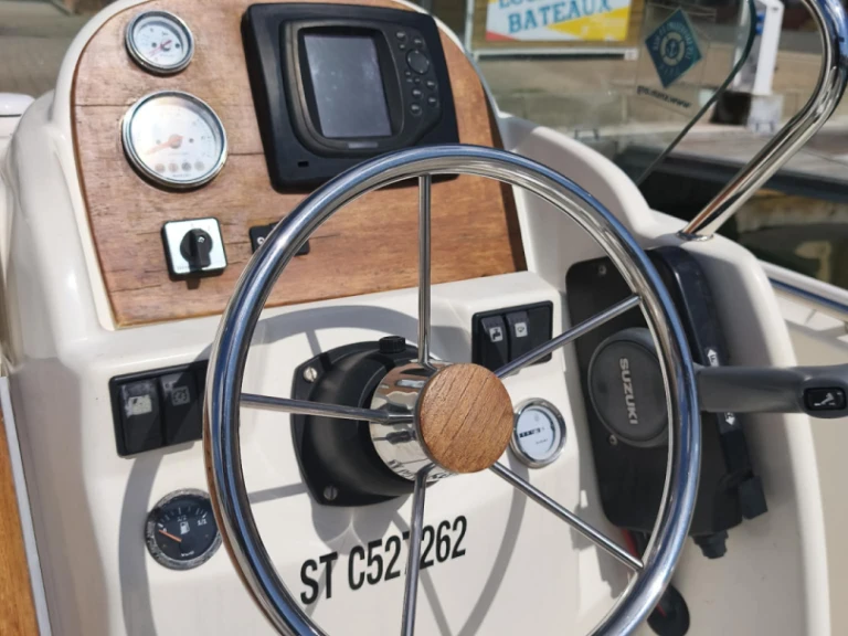 Verhuur Motorboot Jeanneau met vaarbewijs