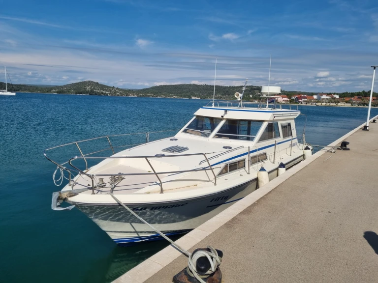 Motorboot te huur in Šibenik voor de beste prijs