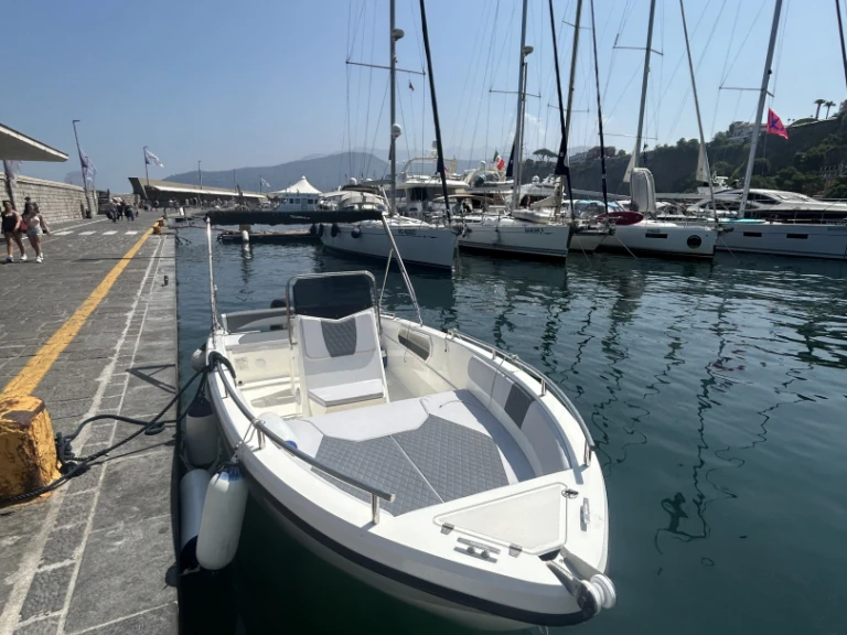 Motorboot te huur in Castellammare di Stabia voor de beste prijs