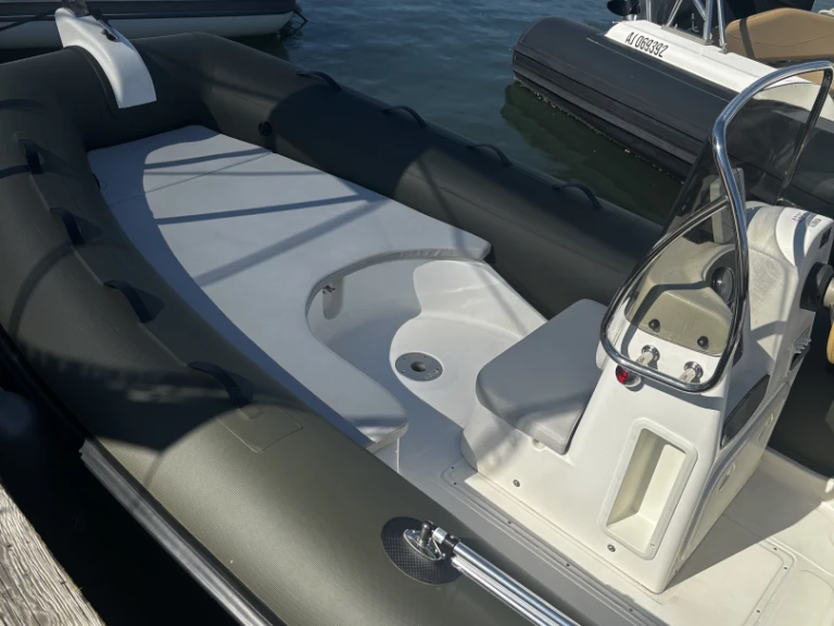 Bootverhuur Porto-Vecchio goedkoop 500 moteur 2 temps