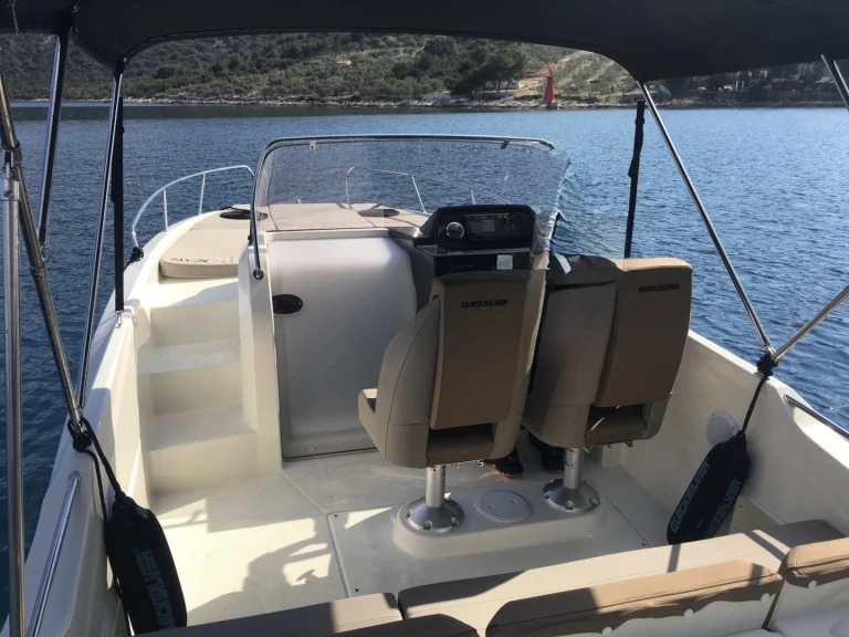 Bootverhuur Quicksilver Activ 675 Sundeck in Marseille via SamBoat