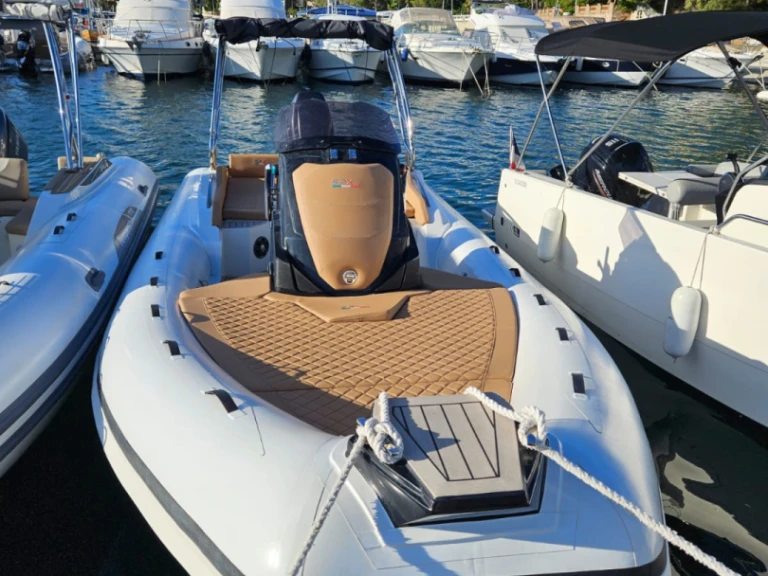SPX RIB 24 DINETTE te huur van particulier of professional in Saint-Raphaël