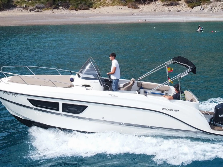 Bootverhuur Quicksilver Activ 805 Sundeck in Port d'Alcudia via SamBoat