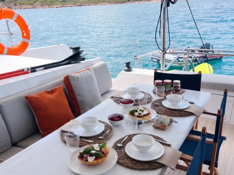 Huur Catamaran met of zonder schipper Nautitech in Álimos