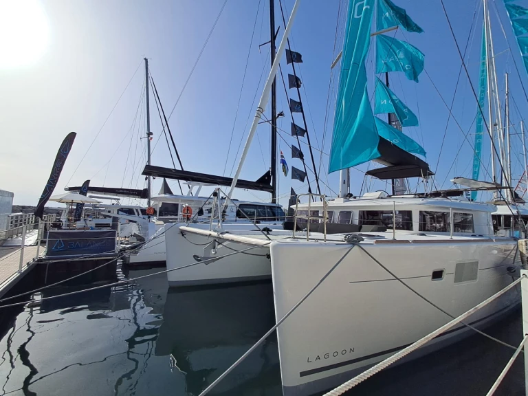 Bootverhuur Lagoon Lagoon 450 F in Marseille via SamBoat