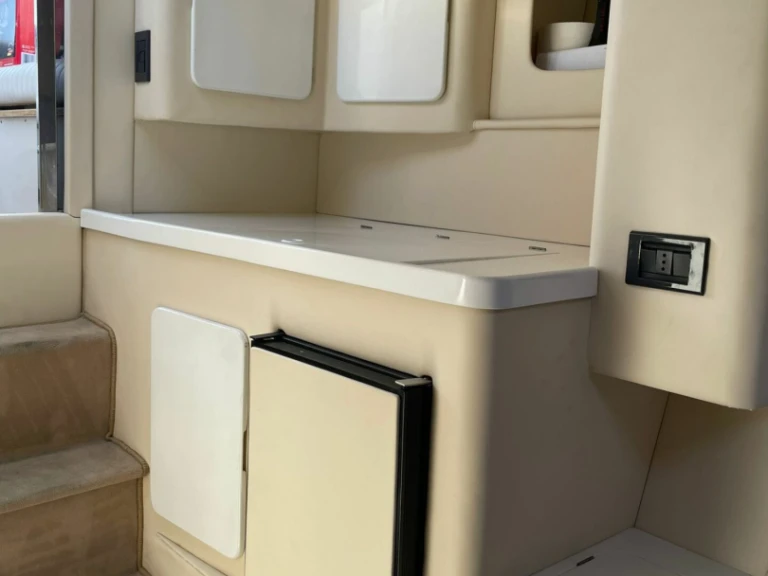 Verhuur Motorboot Gari Plast met vaarbewijs