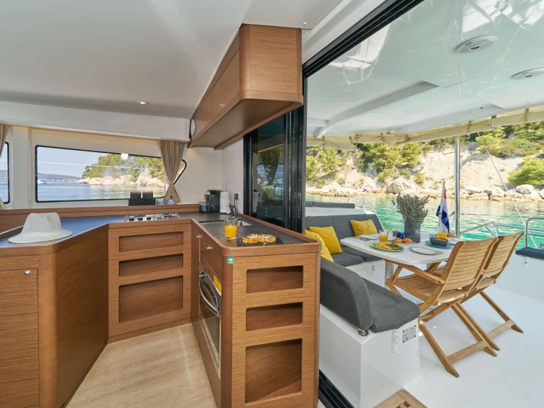 Huur Jacht met of zonder schipper Lagoon in Kaštel Gomilica