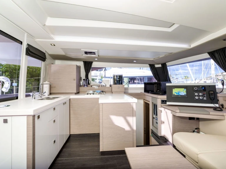 Verhuur Catamaran in Tortola - Fountaine Pajot Astrea 42