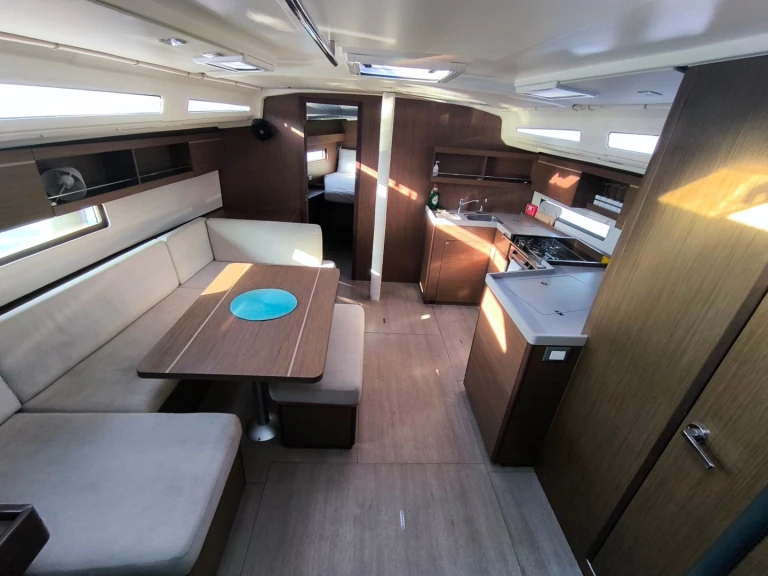 Bootverhuur Volos goedkoop Oceanis 40.1