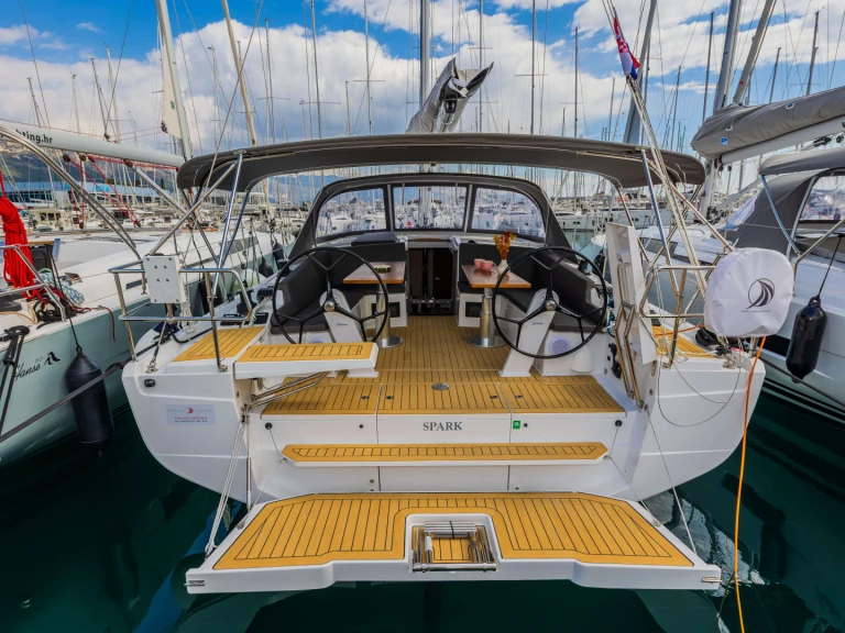 Zeilboot te huur in Šibenik voor de beste prijs