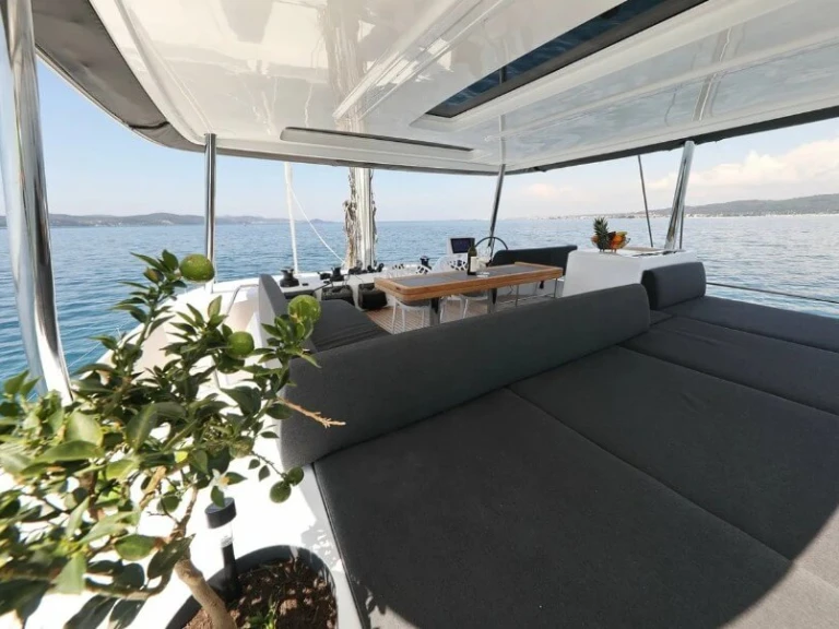 Verhuur Catamaran Lagoon met vaarbewijs