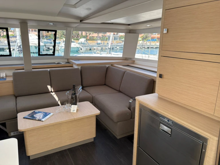 Verhuur Catamaran in Furnari - Fountaine Pajot Astrea 42
