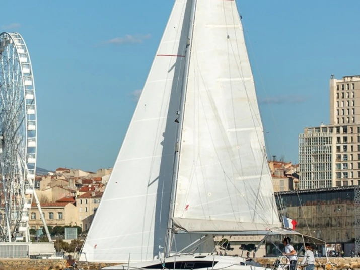 Bootverhuur Elan Impression 35 in Marseille via SamBoat