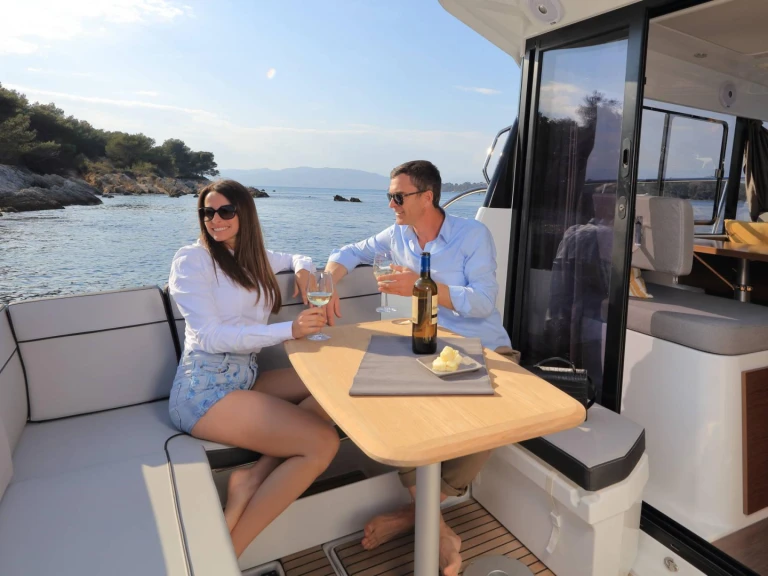 Huur Motorboot met of zonder schipper Jeanneau in Bacoli