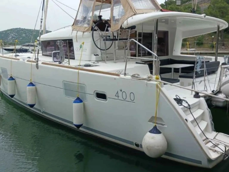Verhuur Catamaran Lagoon met vaarbewijs
