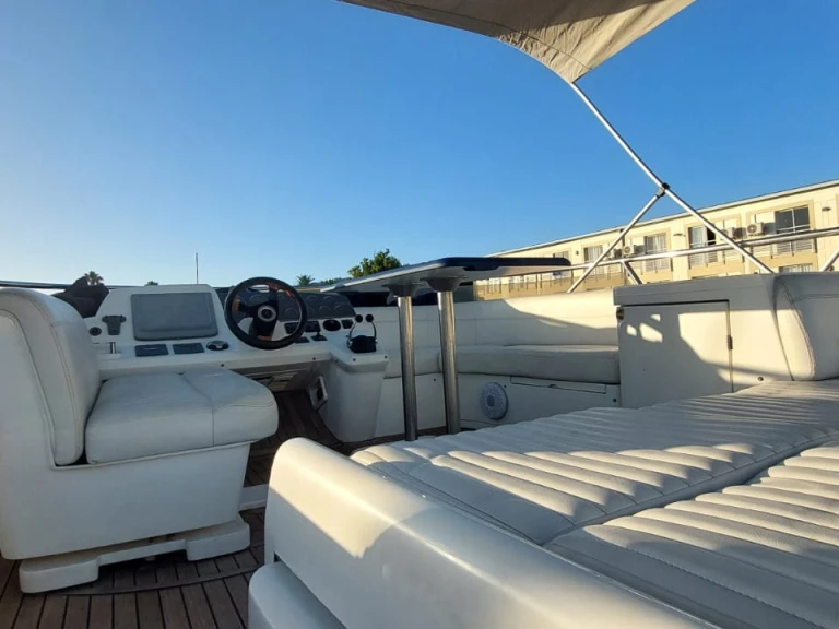 Bootverhuur Dubai Marina goedkoop Manhattan 66