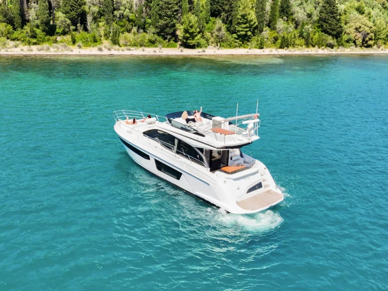 Bootverhuur Tivat goedkoop Azimut 53 Fly